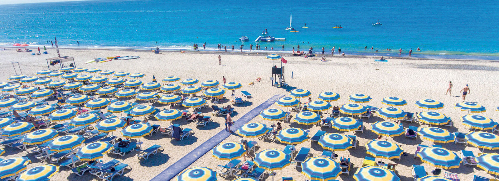 Piscina a sfioro panoramica di 430 mq
