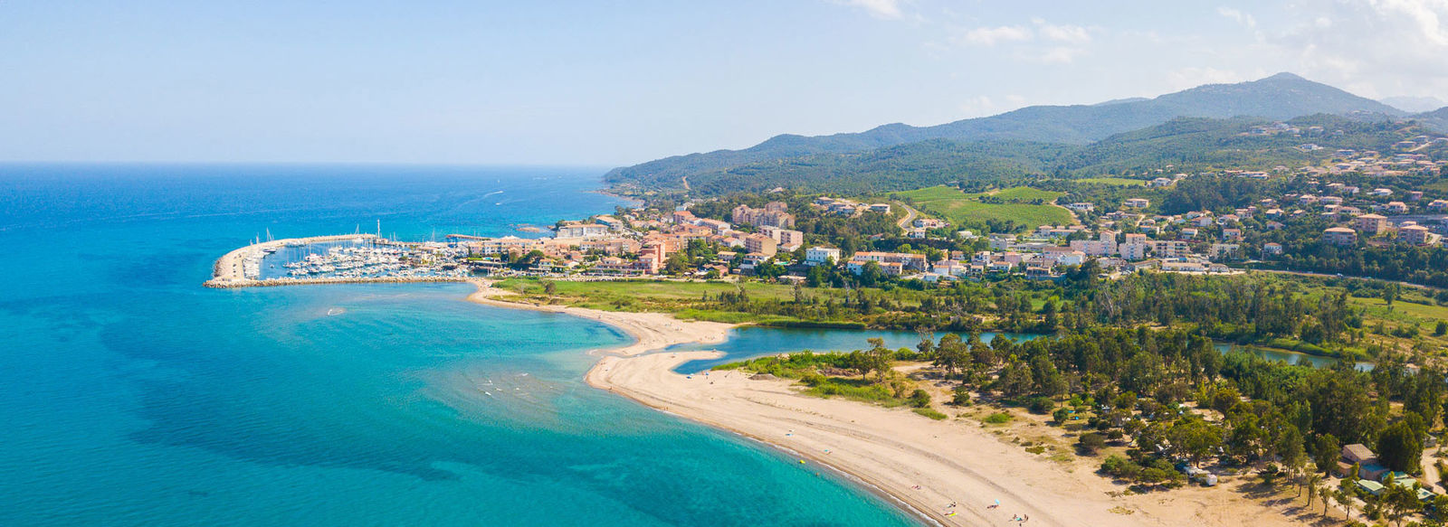 A 150 metri dalla spiaggia incontaminata