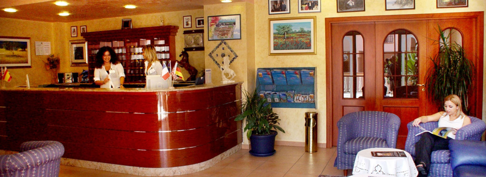 A 1,5 km dalla spiaggia, con navetta