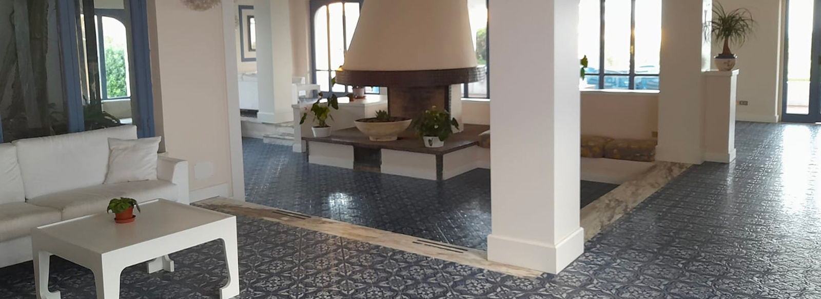 Mare cristallino e panorama incantevole