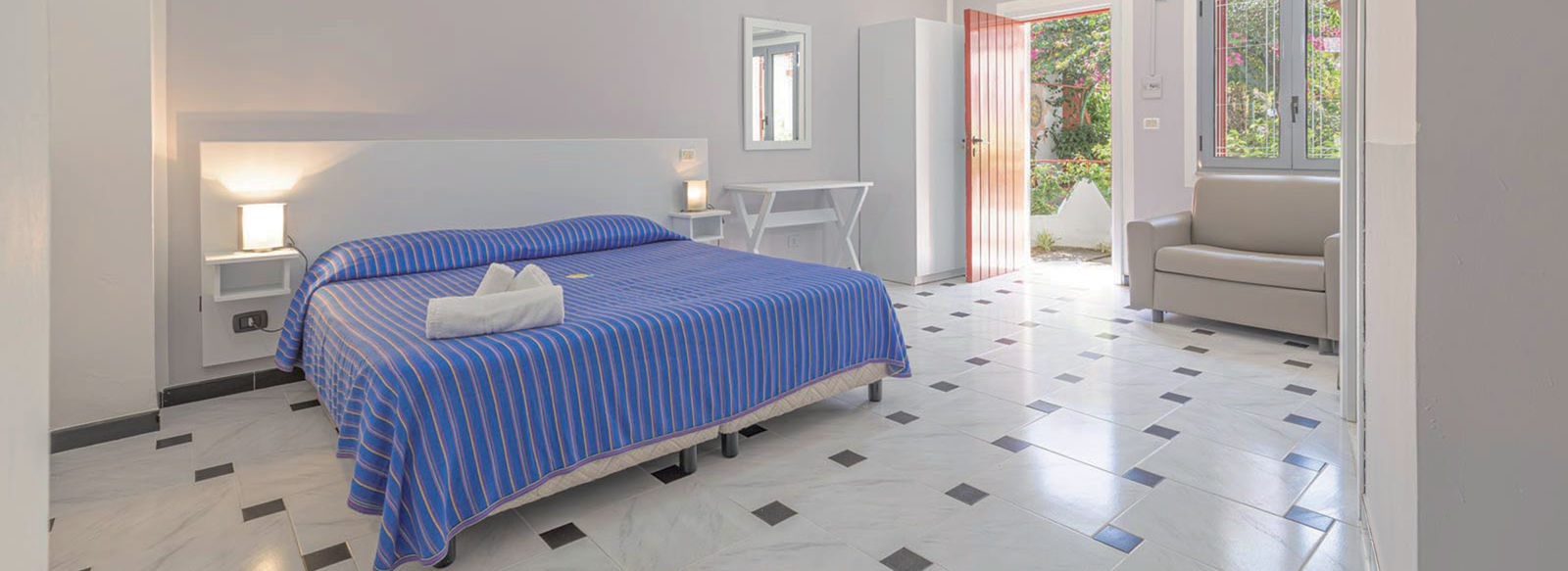 Affacciato sulla Costa degli Dei