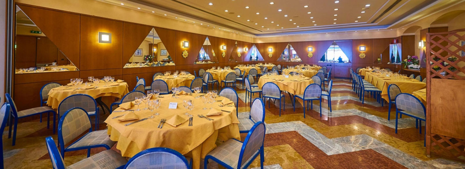 In stile moderno, a 200 metri dalla spiaggia