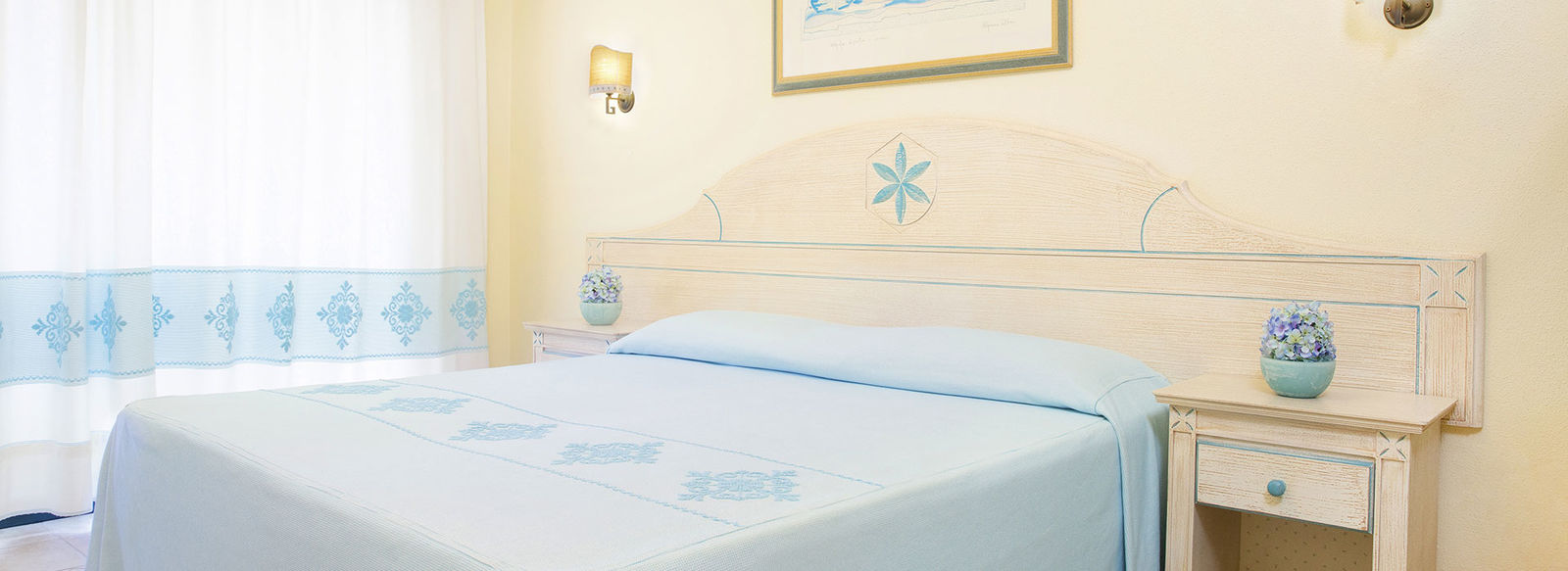 Ampio parco piscine e spiaggia a 150 metri