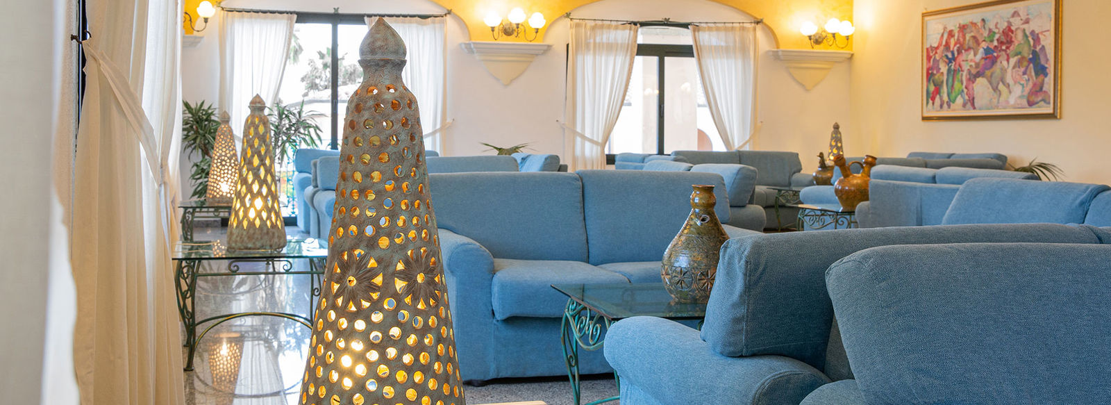 Ampio parco piscine e spiaggia a 150 metri