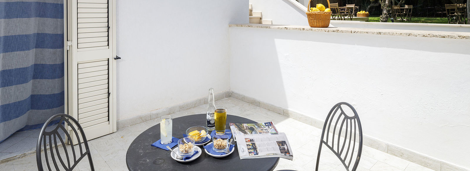 Tra i limoneti con vista sul mare di Procida