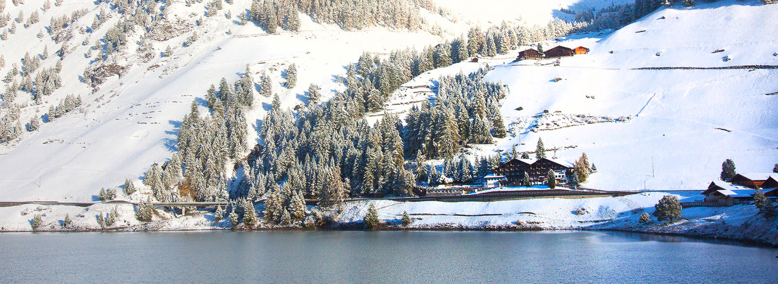 Sulle sponde del lago di Vernago