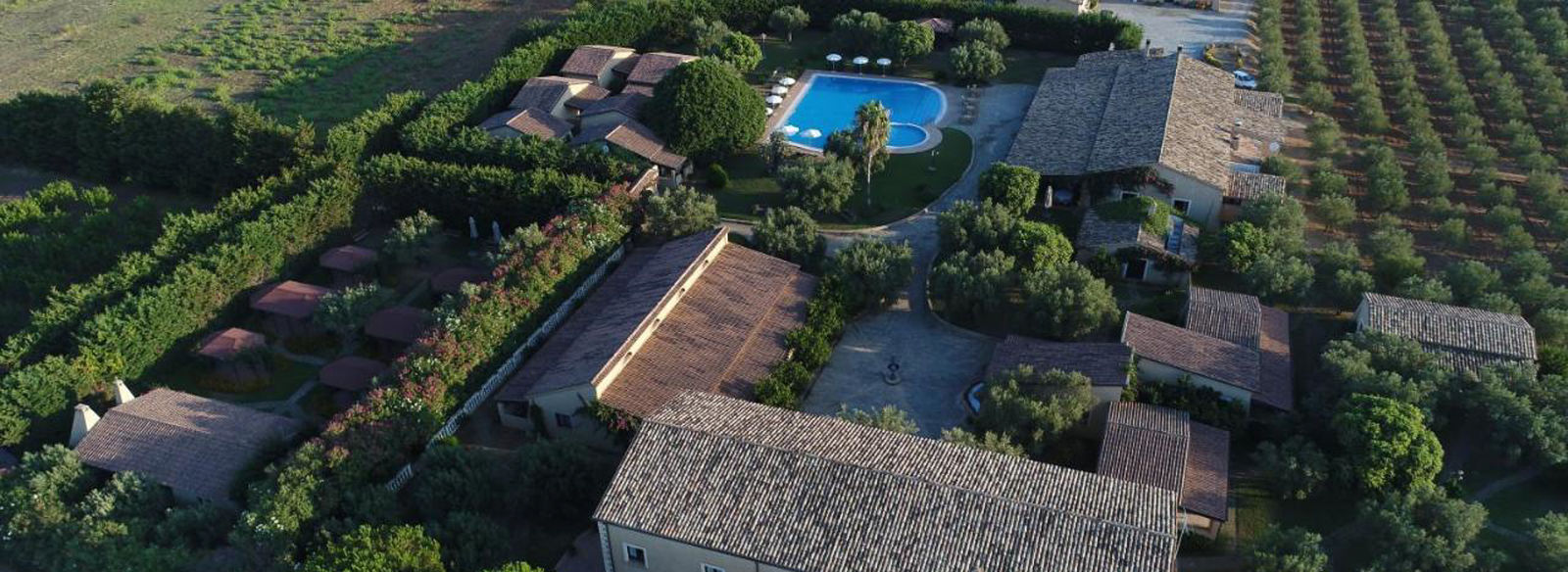 A 700 metri dalla splendida spiaggia di Baia di Capo Bianco