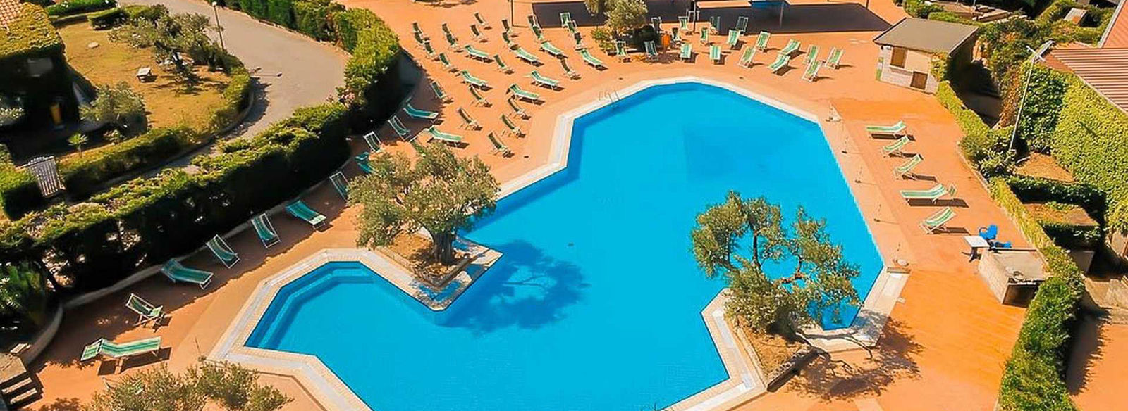 Villaggio panoramico tra gli uliveti affacciato sul Golfo di Squillace