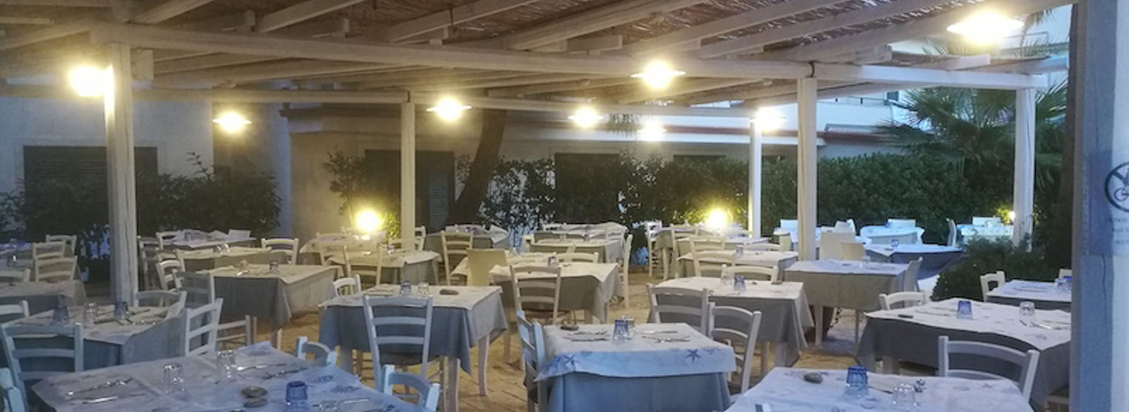 Affacciato sul mare della Sicilia barocca, tra spiagge dorate e borghi senza tempo