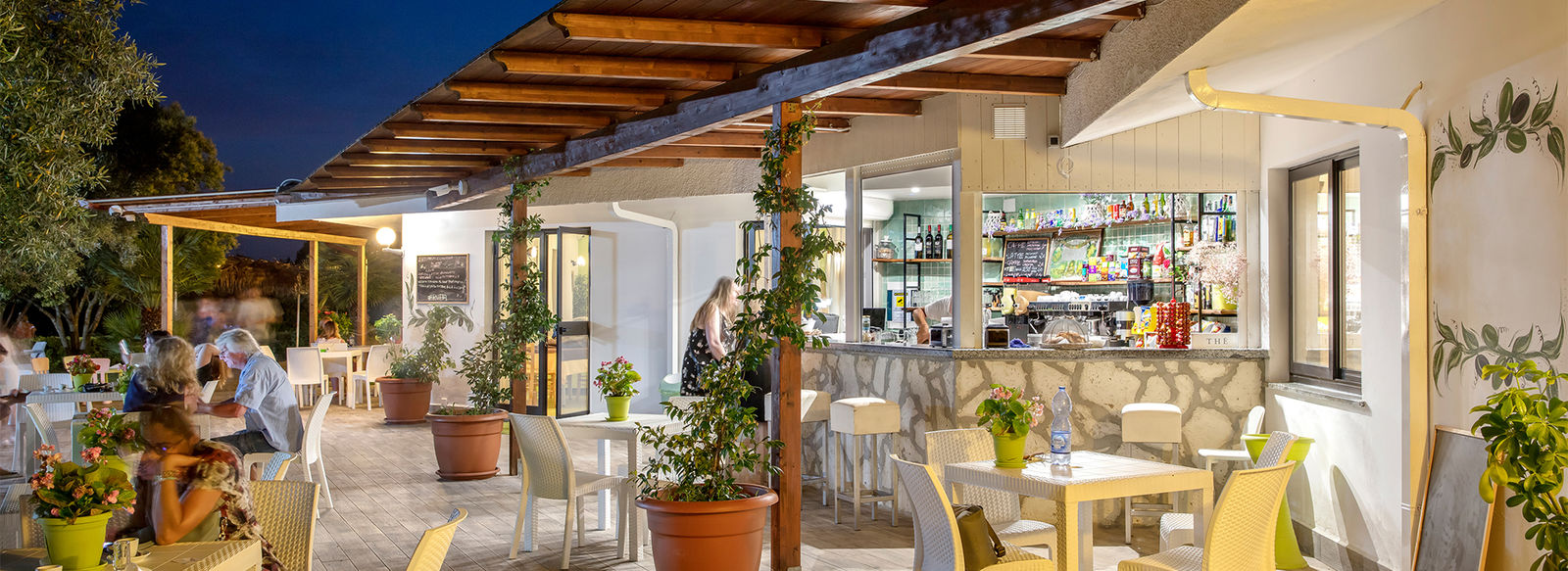 Oasi di relax immersa nel verde, fronte mare