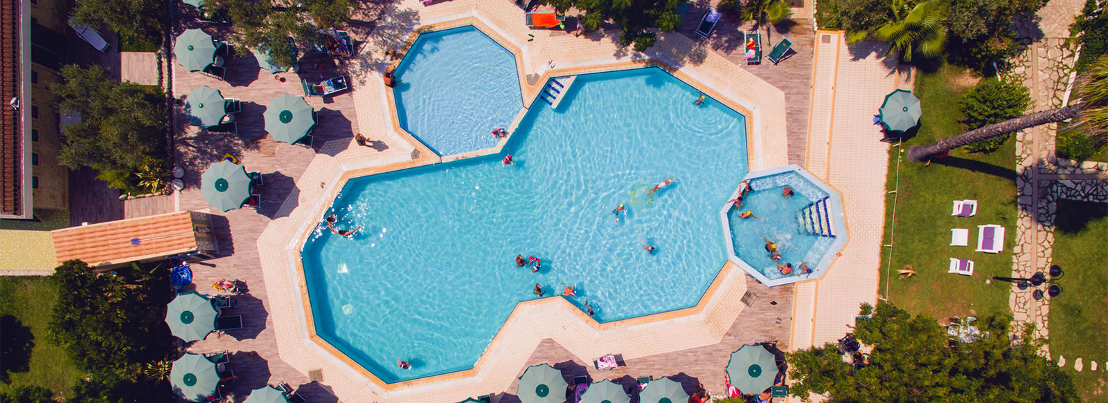 Oasi di relax immersa nel verde, fronte mare