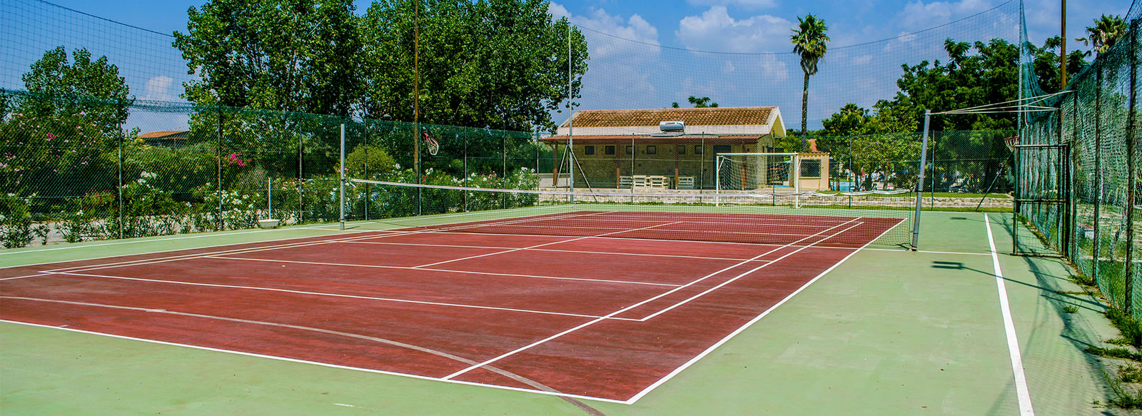 Oasi di relax immersa nel verde, fronte mare