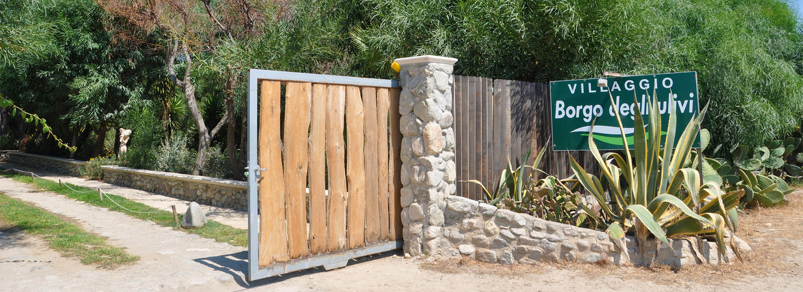 Oasi di relax immersa nel verde, fronte mare