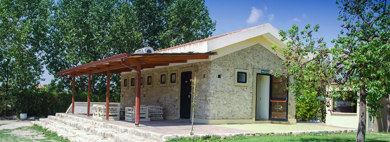 Oasi di relax immersa nel verde, fronte mare