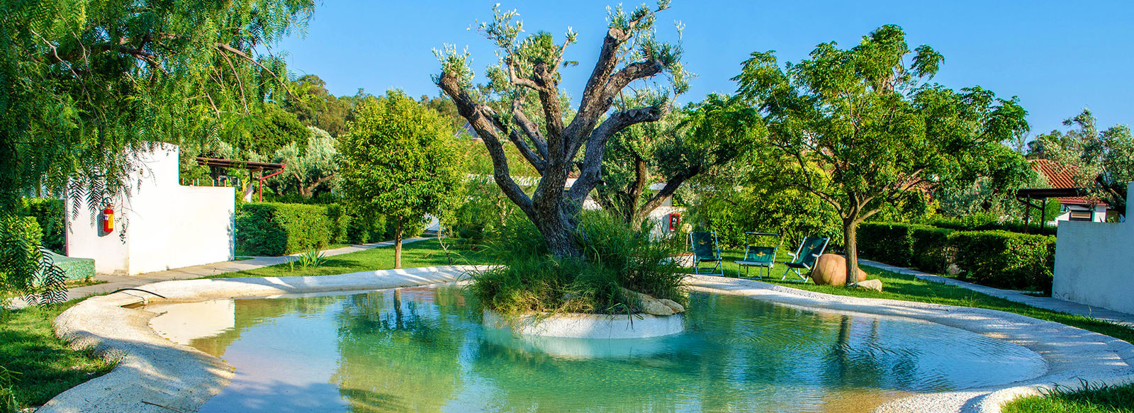Oasi di relax immersa nel verde, fronte mare