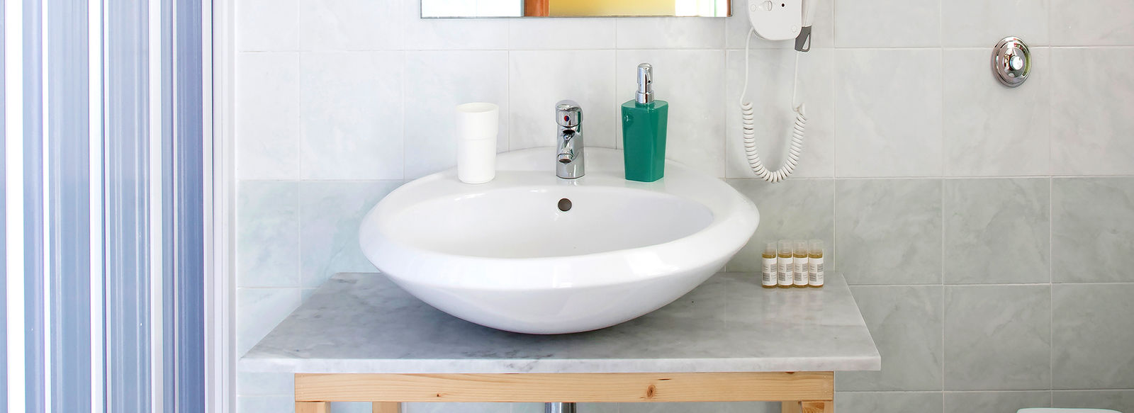 Oasi di relax immersa nel verde, fronte mare