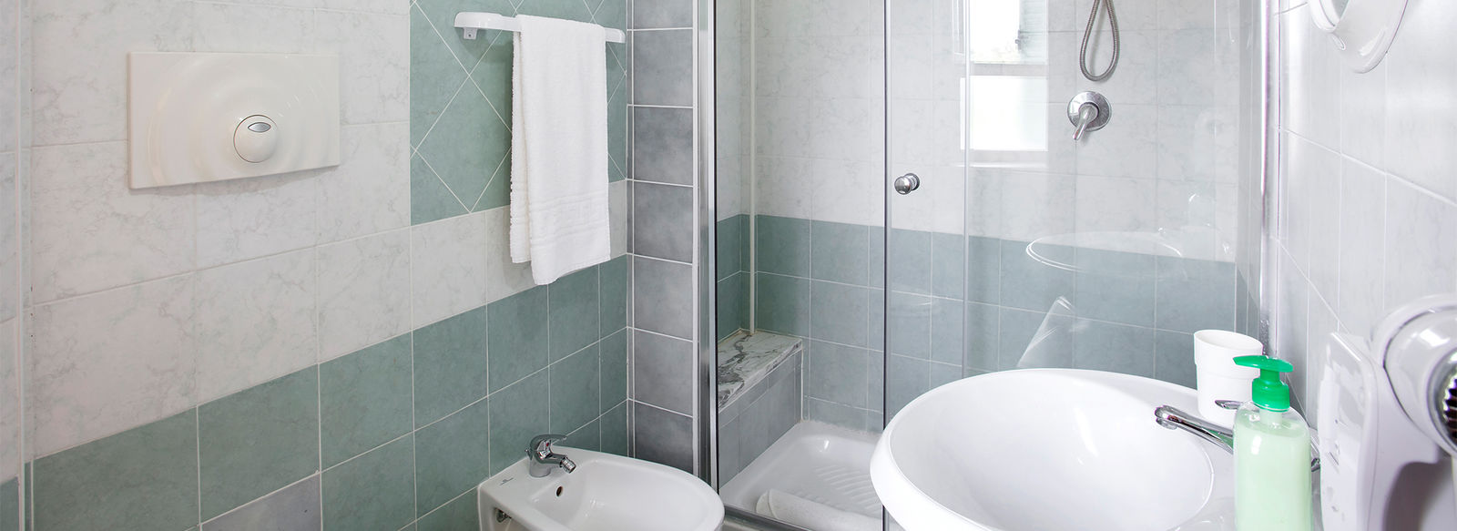 Oasi di relax immersa nel verde, fronte mare