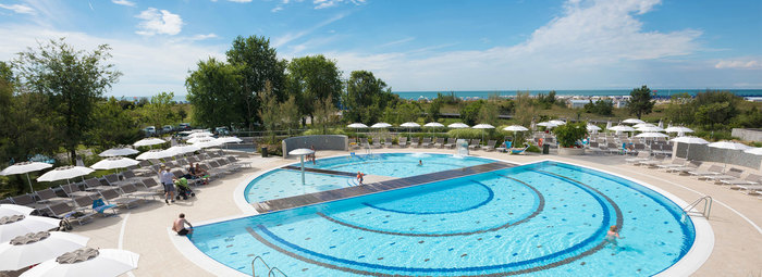 Affacciato sulla pineta di Lido di Sole