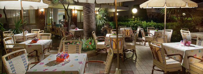 Con spiaggia privata, fronte mare