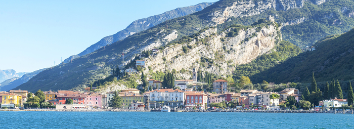 In posizione panoramica sul Lago di Garda