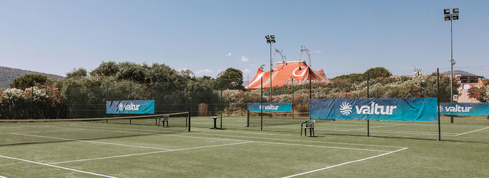 Lunga spiaggia bianca di sabbia fine