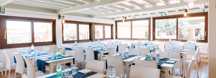 Lunga spiaggia bianca di sabbia fine