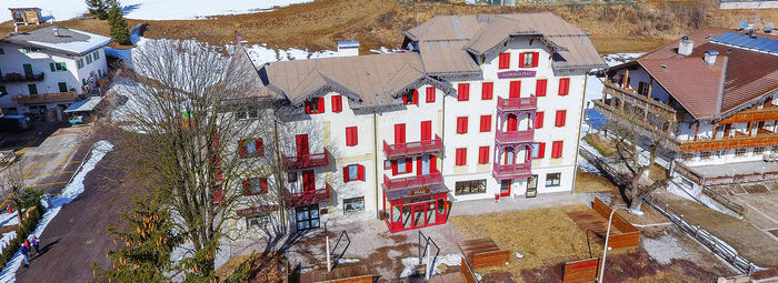 In Val di fassa, a 500 metri dalle piste da sci