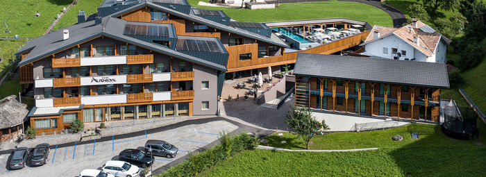 Piscina panoramica sulle Dolomiti