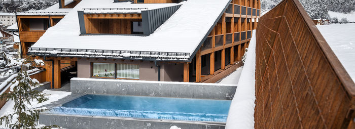 Piscina panoramica sulle Dolomiti