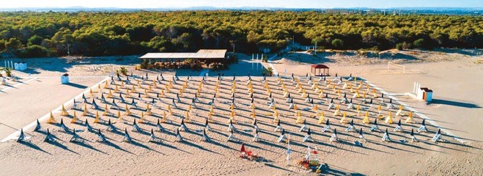 Sulla lunga spiaggia di sabbia finissima