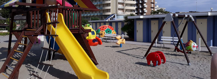 Fronte mare con servizio spiaggia