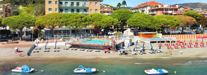 In riva al mare