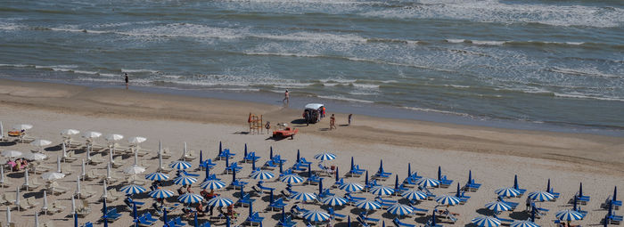 Fronte mare, spiaggia inclusa