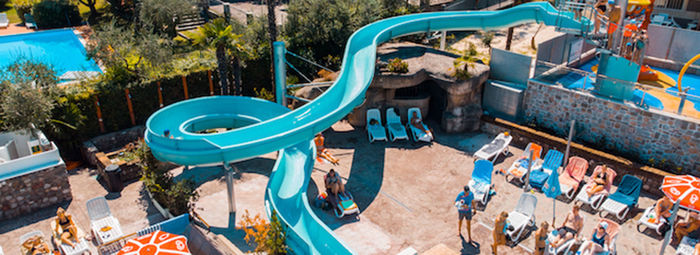 Fronte lago con piscina panoramica