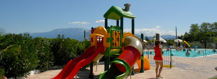 Fronte lago con piscina panoramica