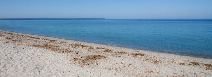 Sulla costa centro-occidentale della Sardegna