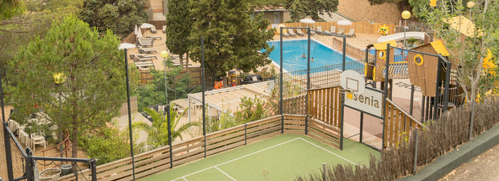 Lungo la vivace Costa Brava