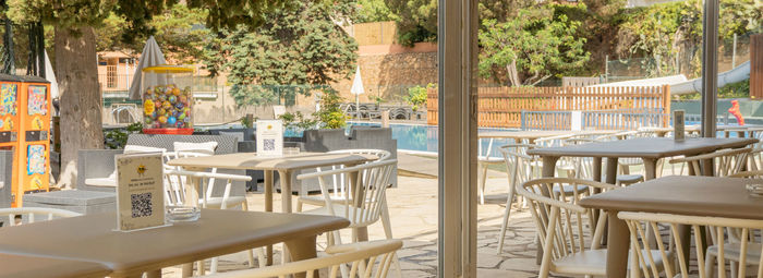 Lungo la vivace Costa Brava