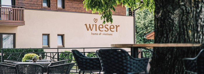 Immerso in un paesaggio alpino autentico