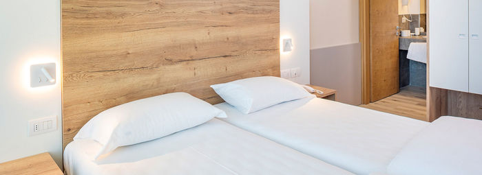 In posizione panoramica, a 3 km dal Lago di Garda