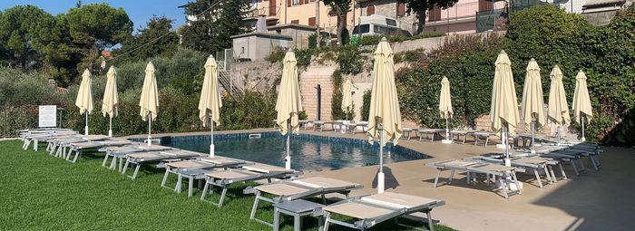 In posizione panoramica, a 3 km dal Lago di Garda