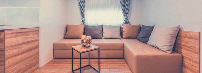 Incastonato nella pineta, a 200 metri dal mare