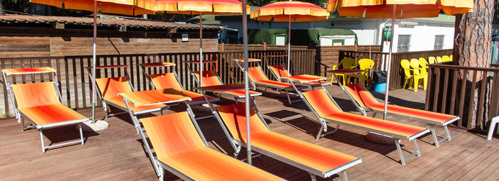 Fronte mare, in una pineta secolare