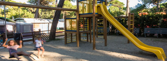 Fronte mare, in una pineta secolare