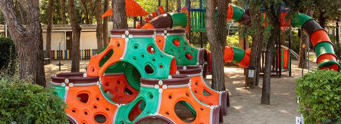 Immerso nella pineta, fronte mare