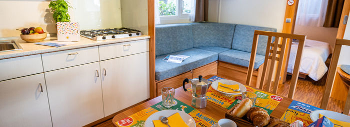 Immerso nella pineta, fronte mare