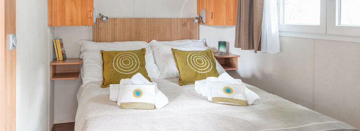 Immerso nella pineta, fronte mare