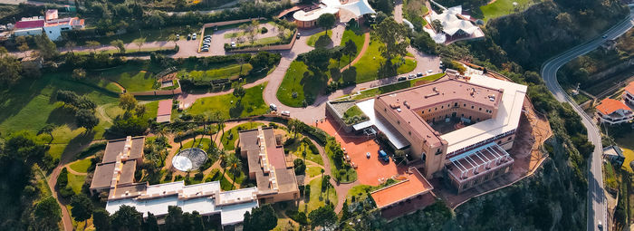 Tra le rocce millenarie della Costa Viola