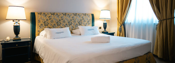 Tra le rocce millenarie della Costa Viola