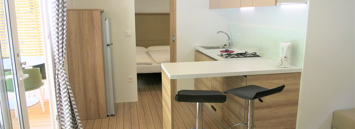 Incastonato nella pineta, a 200 metri dal mare